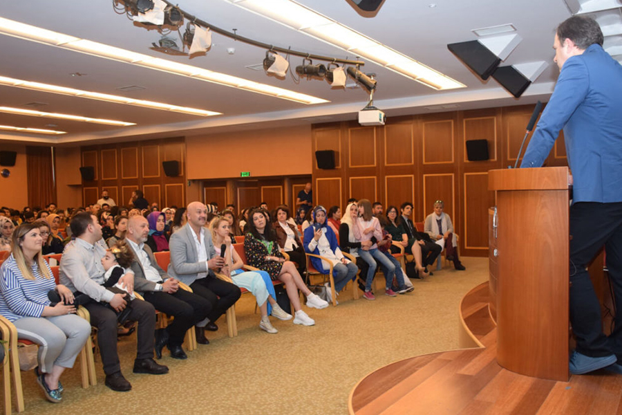 Anadolu Üniversitesi Konferansı